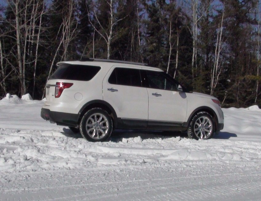 tire truck service for SUV in snow